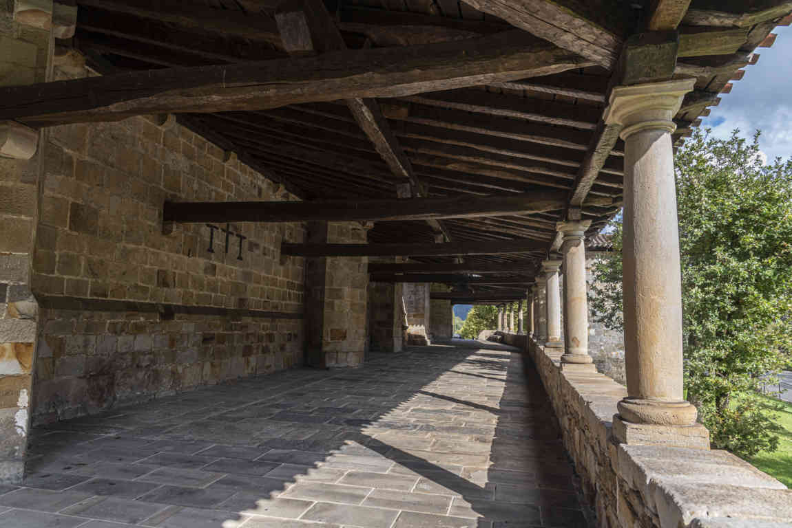 Vizcaya - Elorrio 28 - iglesia de San Agustín Etxebarria.jpg
